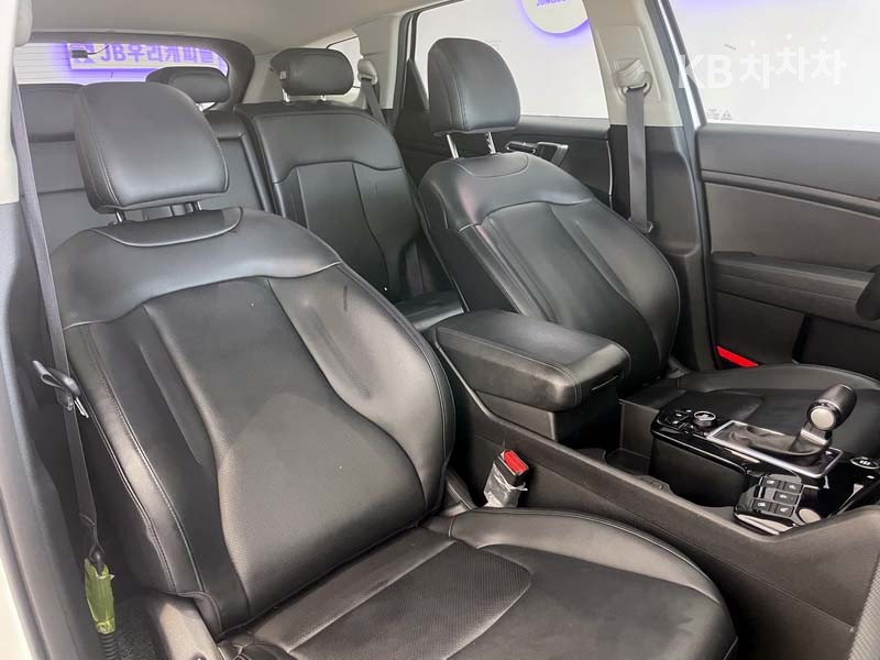 2022 - kia sportage