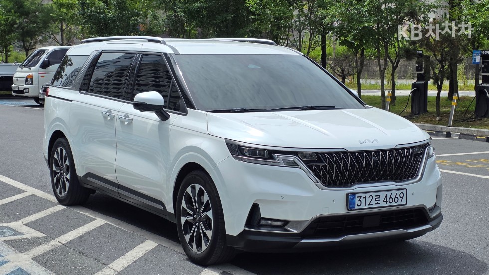 2022 - kia carnival