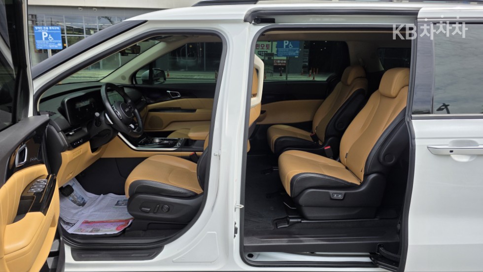 2022 - kia carnival