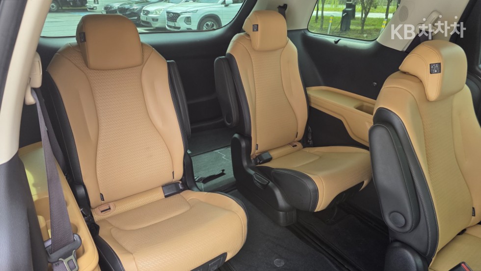 2022 - kia carnival