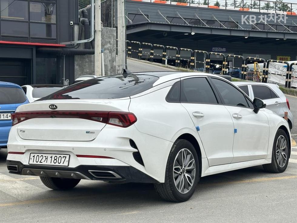2021 - kia k5