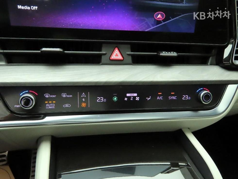2022 - kia sportage