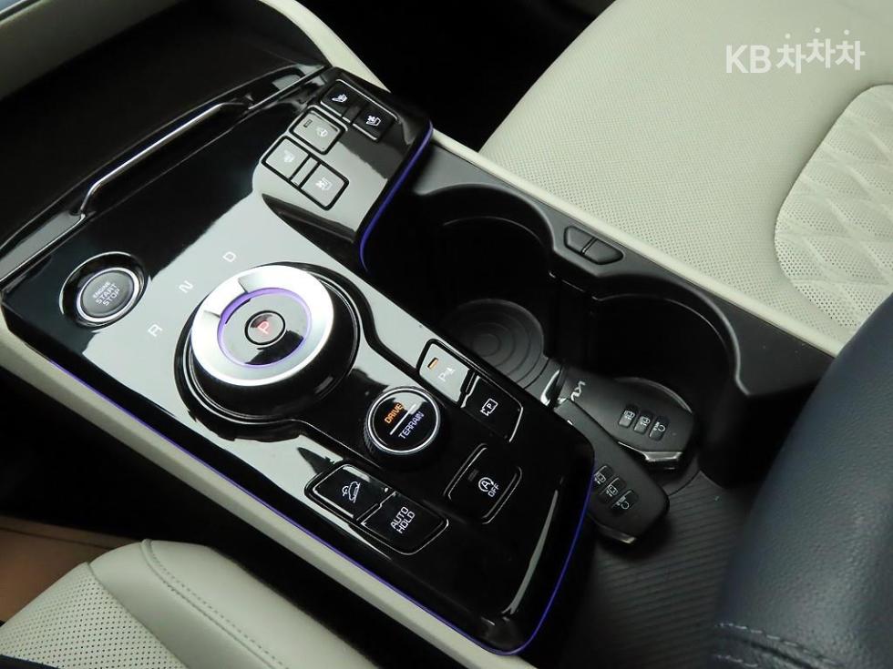 2022 - kia sportage