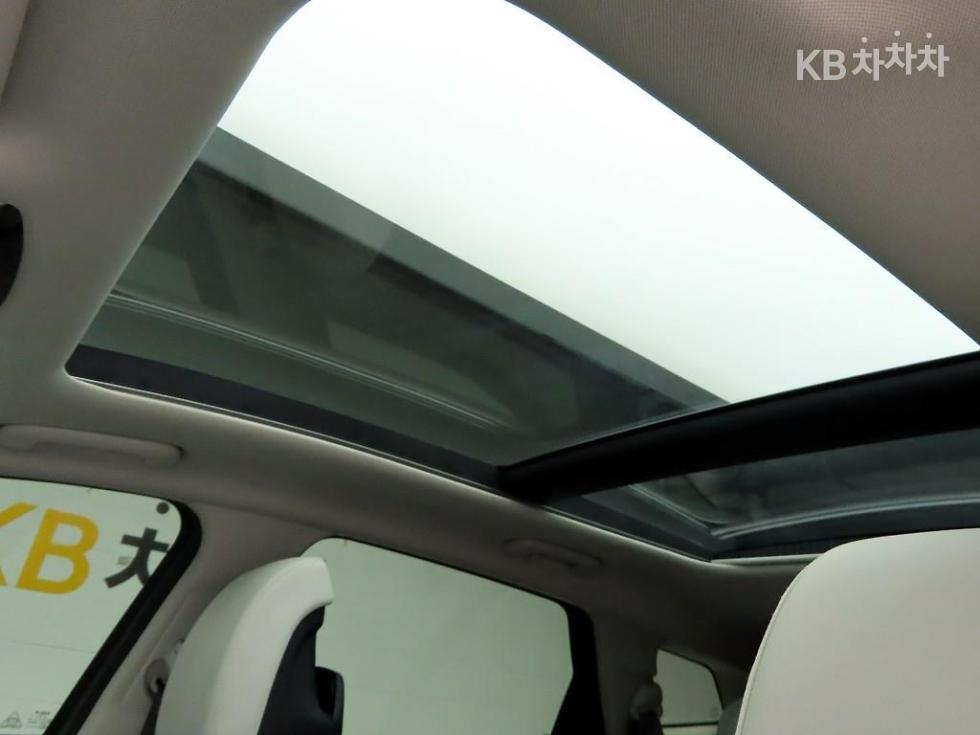2022 - kia sportage