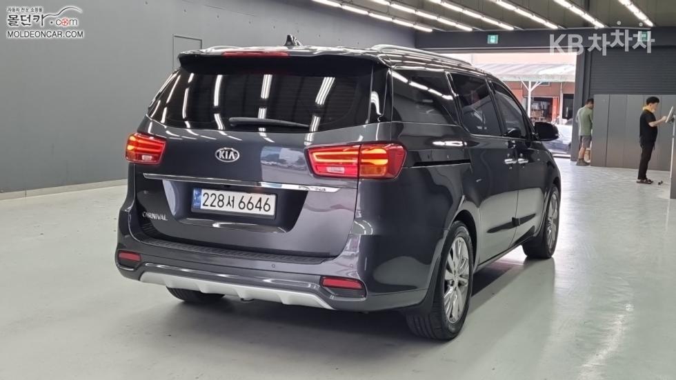 2020 - kia carnival