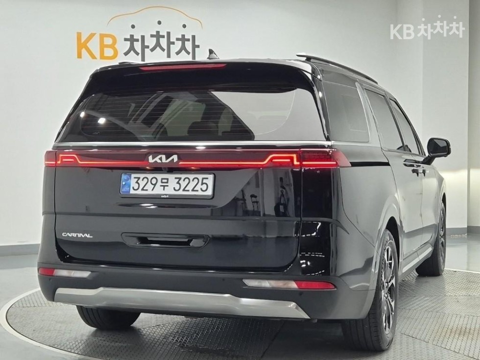 2023 - kia carnival