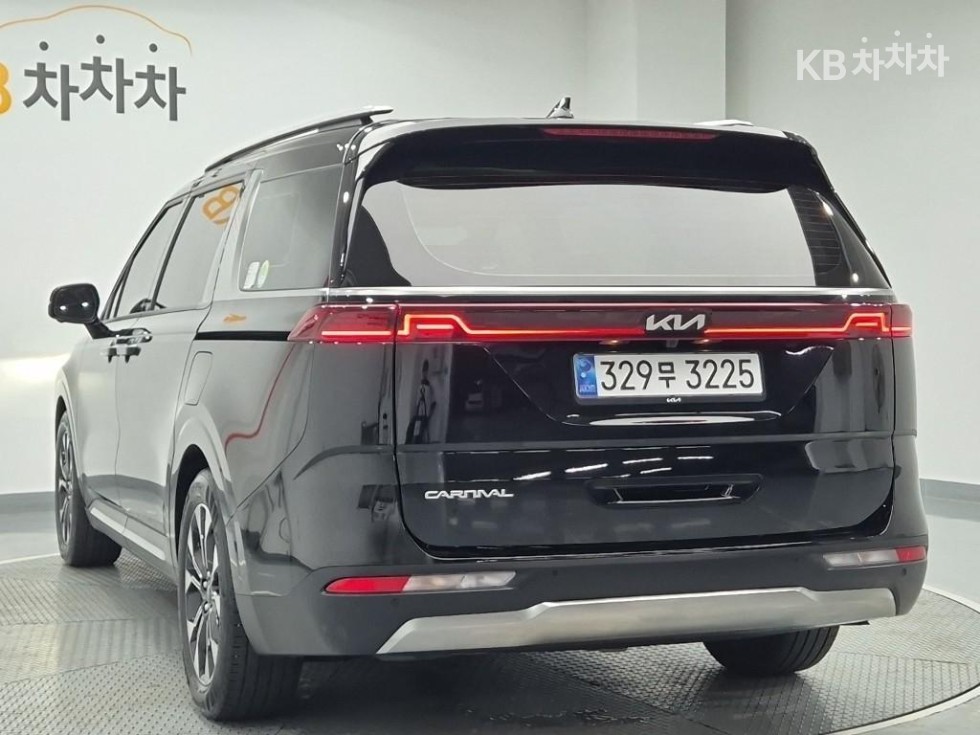 2023 - kia carnival