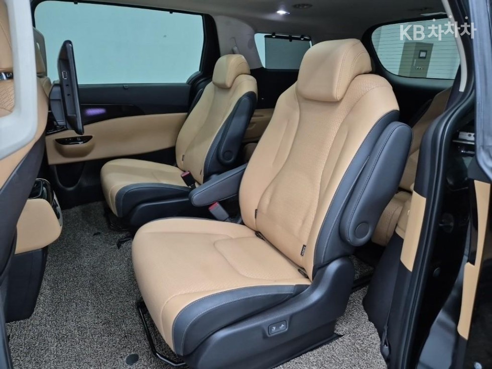 2023 - kia carnival
