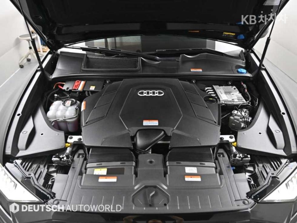 Audi Q8 — miniaturë 6