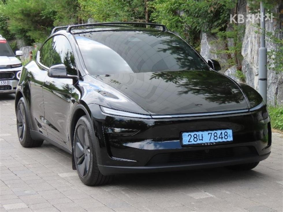 Tesla Model Y — miniaturë 2