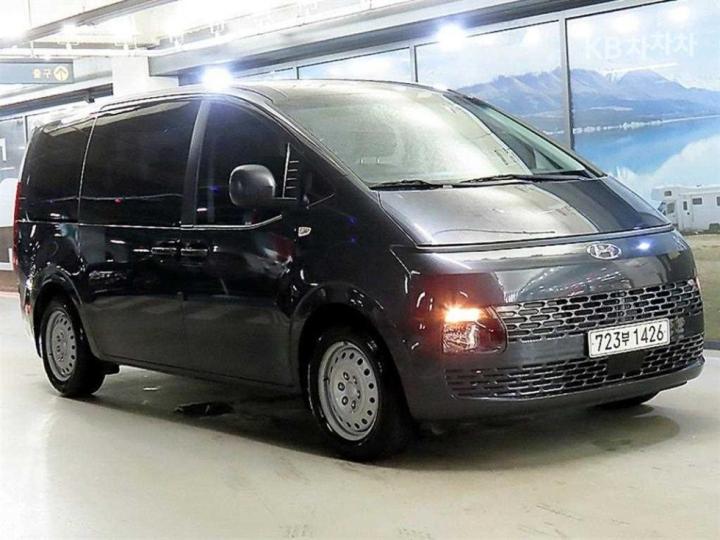 Hyundai Staria 2.2 투어러 11 스마트 — foto 1