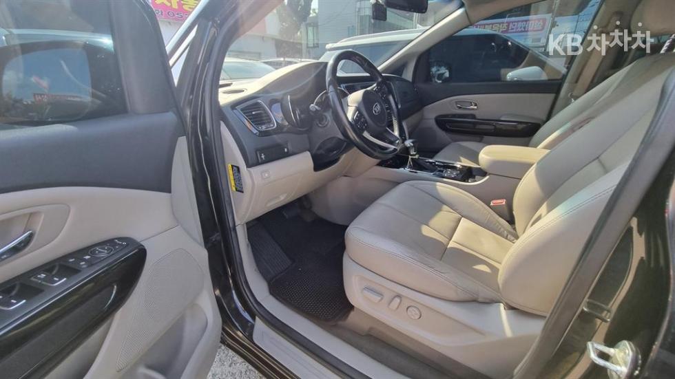 Kia Carnival — miniaturë 7