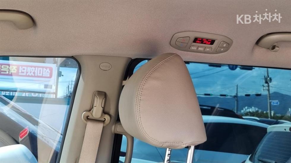 Kia Carnival — miniaturë 11