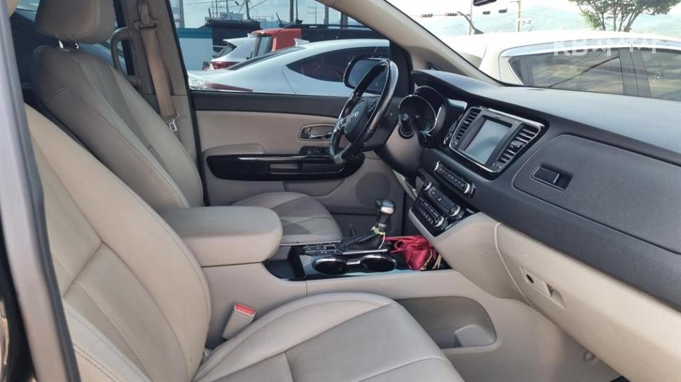 Kia Carnival — miniaturë 14