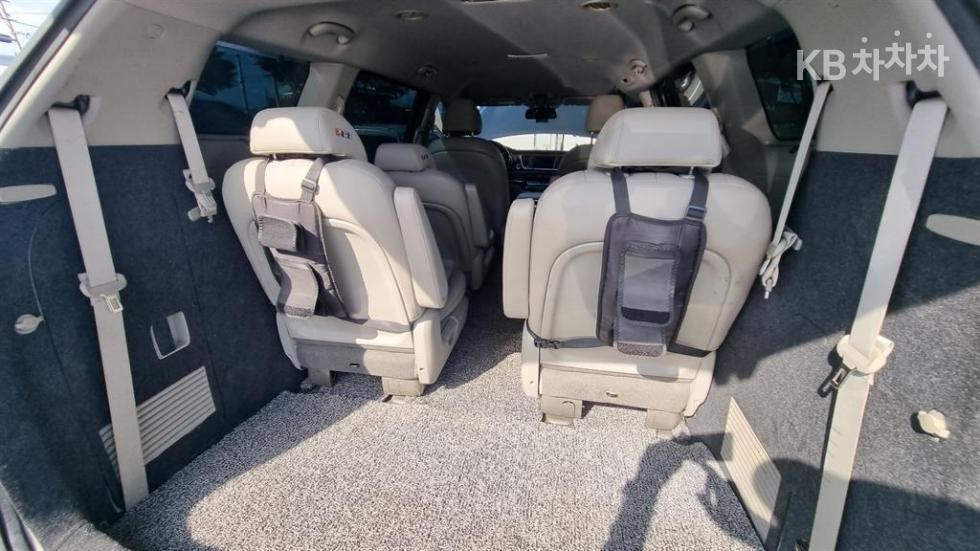 Kia Carnival — miniaturë 16