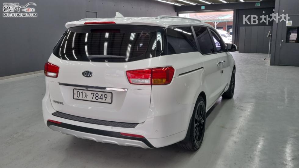 Kia Carnival — miniaturë 2