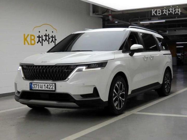 Kia Carnival 9-Seater Signature — foto 1