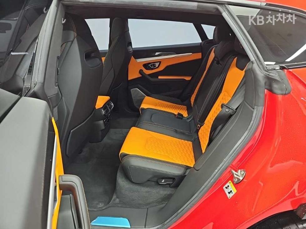 Lamborghini Urus — miniaturë 12