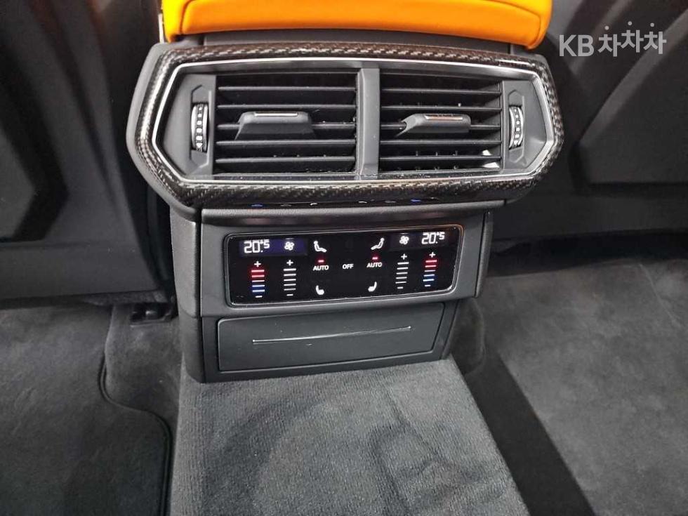 Lamborghini Urus — miniaturë 13