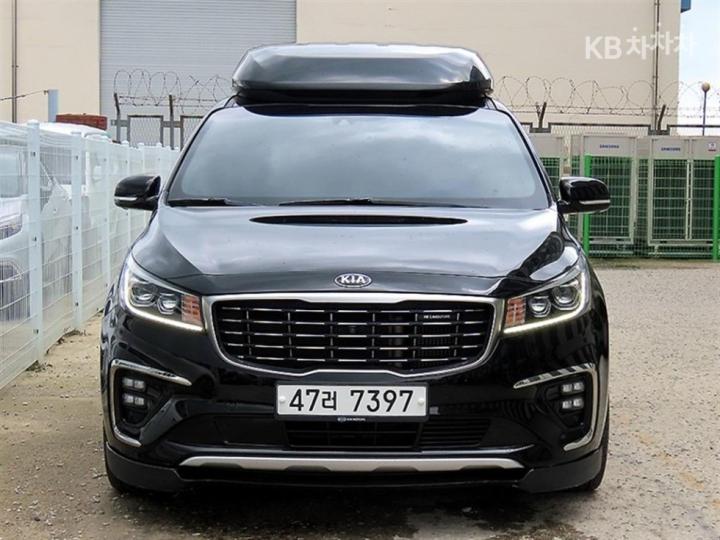 Kia Carnival 9-Seater Hi-Limousine Noblesse Special — foto 1