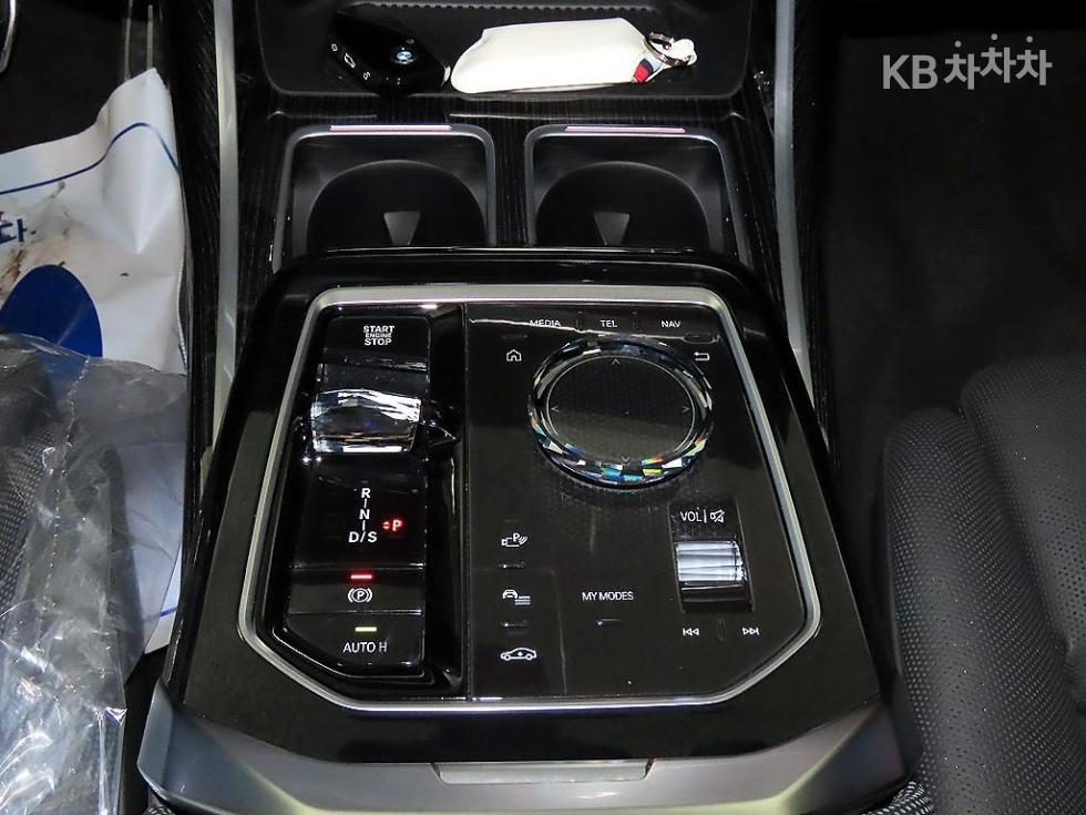 BMW 7er — miniaturë 12