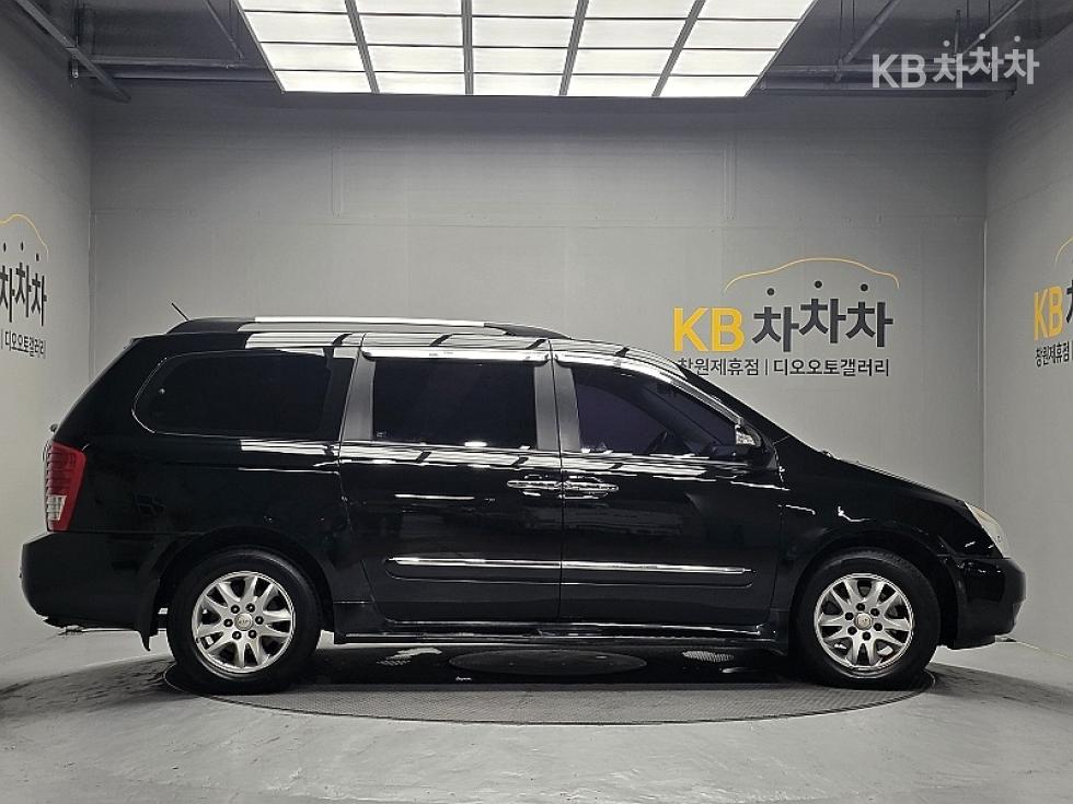 Kia Carnival — miniaturë 3
