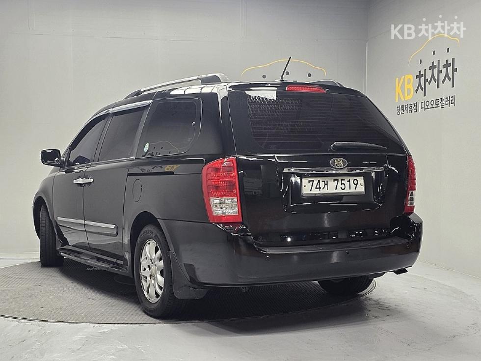 Kia Carnival — miniaturë 6