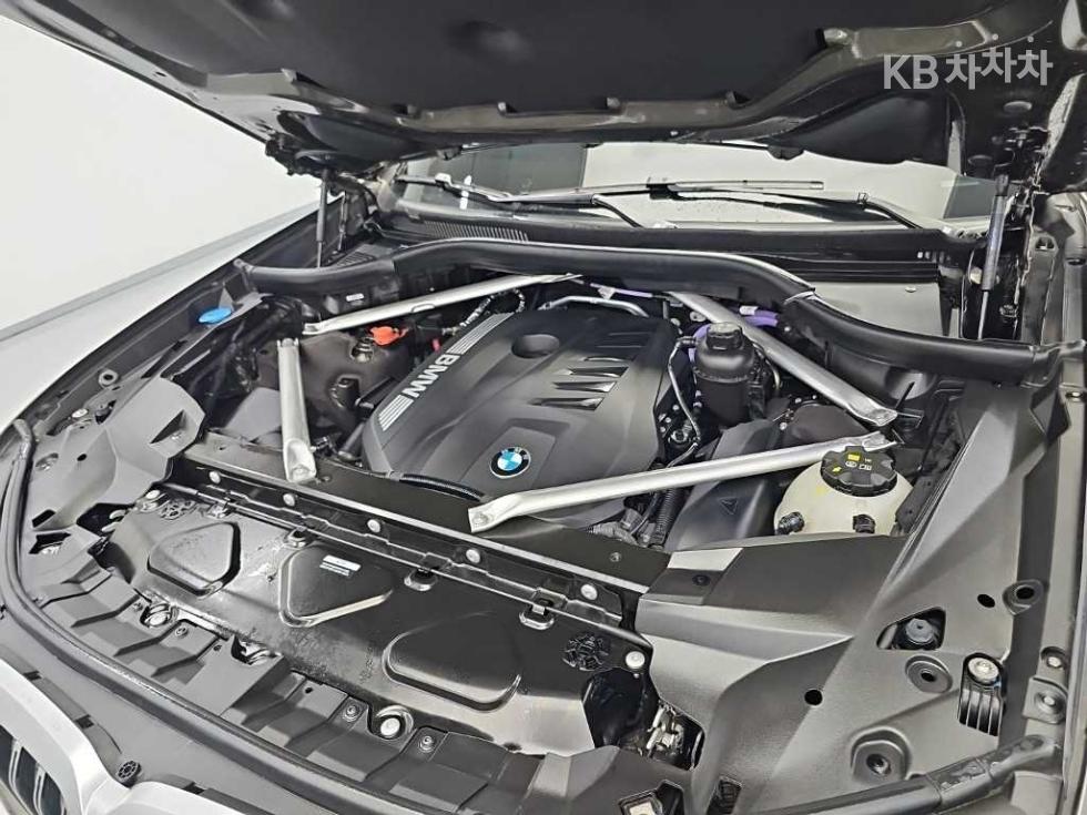 BMW X7 — miniaturë 5