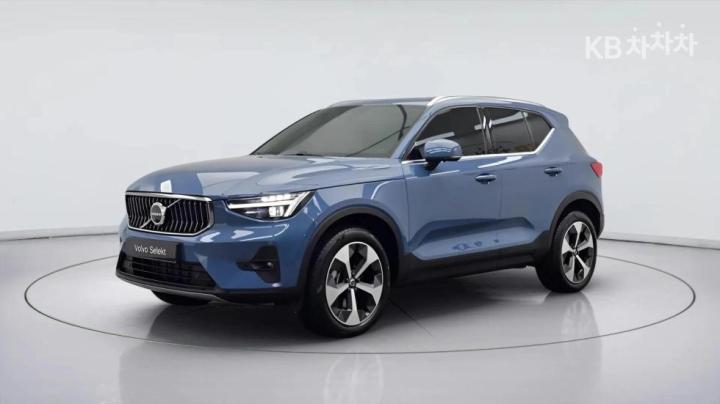 Volvo XC40 B4 AWD — foto 1