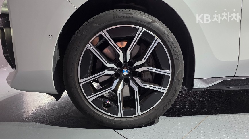BMW 7er — miniaturë 8