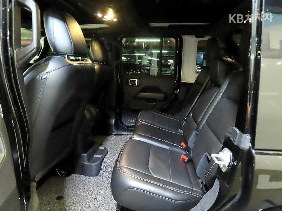 2022 Jeep (JL) photo