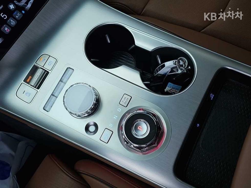 2025 Genesis GV70 photo