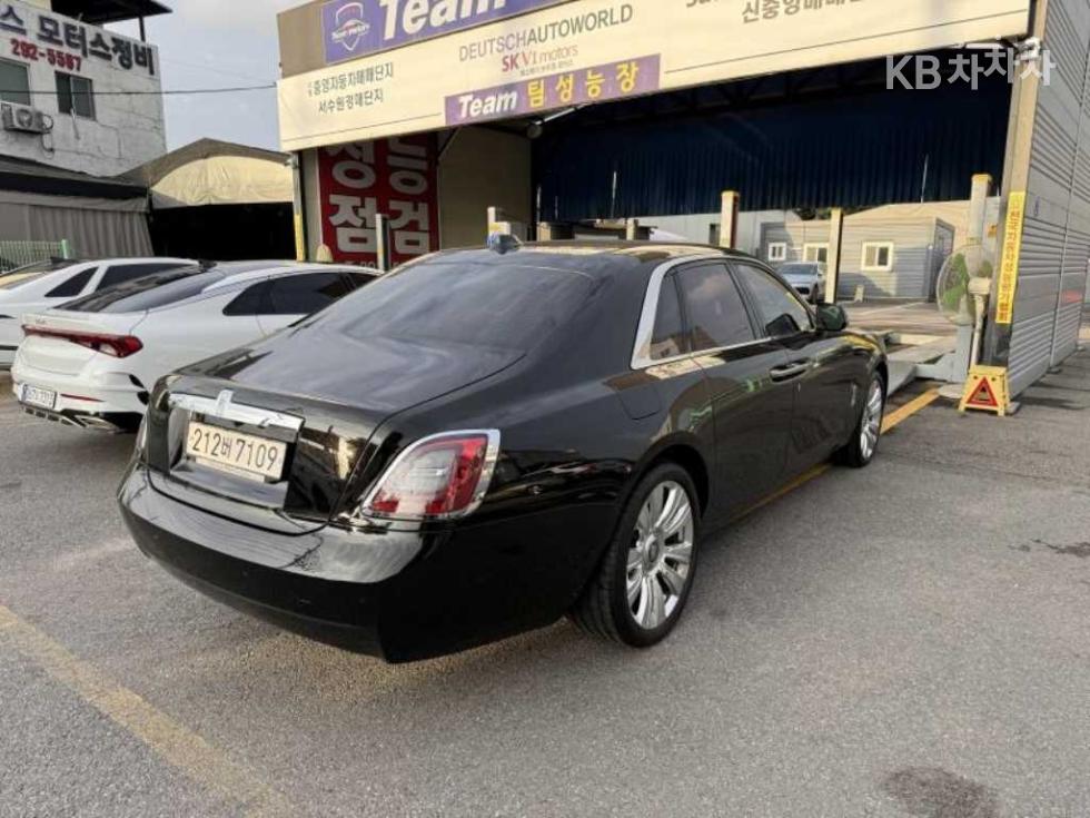 2021 Rolls-Royce 2 photo