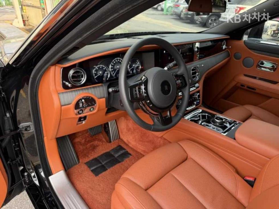 2021 Rolls-Royce 2 photo