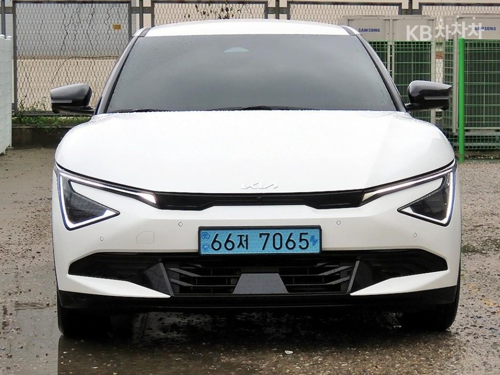 기아 더 2025년식 기아 더 뉴 EV6 롱 레인지 2WD 어스