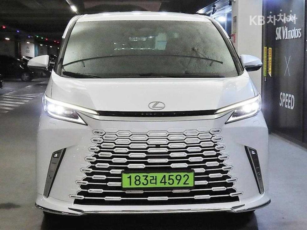 Lexus LM — miniaturë 2