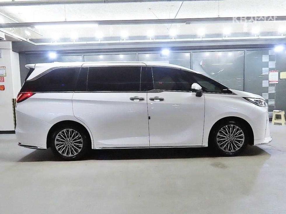 Lexus LM — miniaturë 3