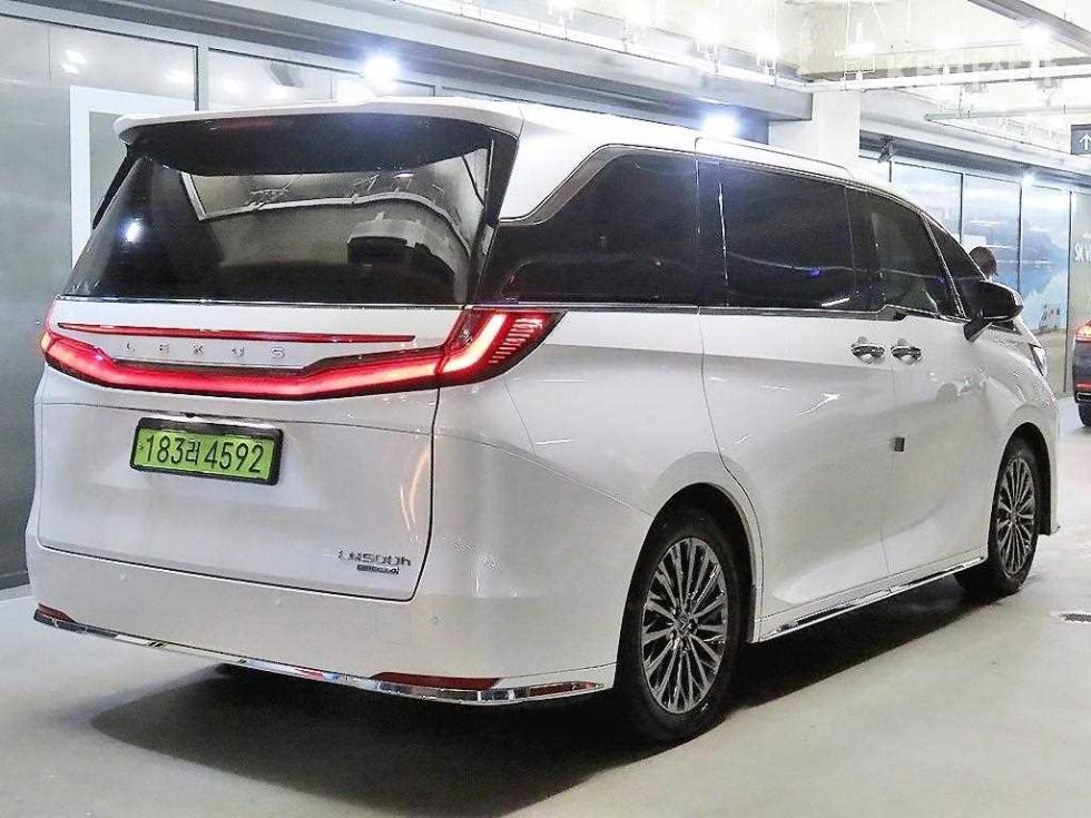 Lexus LM — miniaturë 4