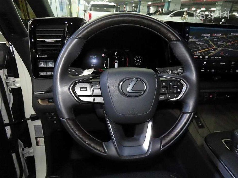 Lexus LM — miniaturë 8