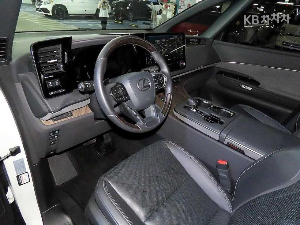 Lexus LM — miniaturë 10