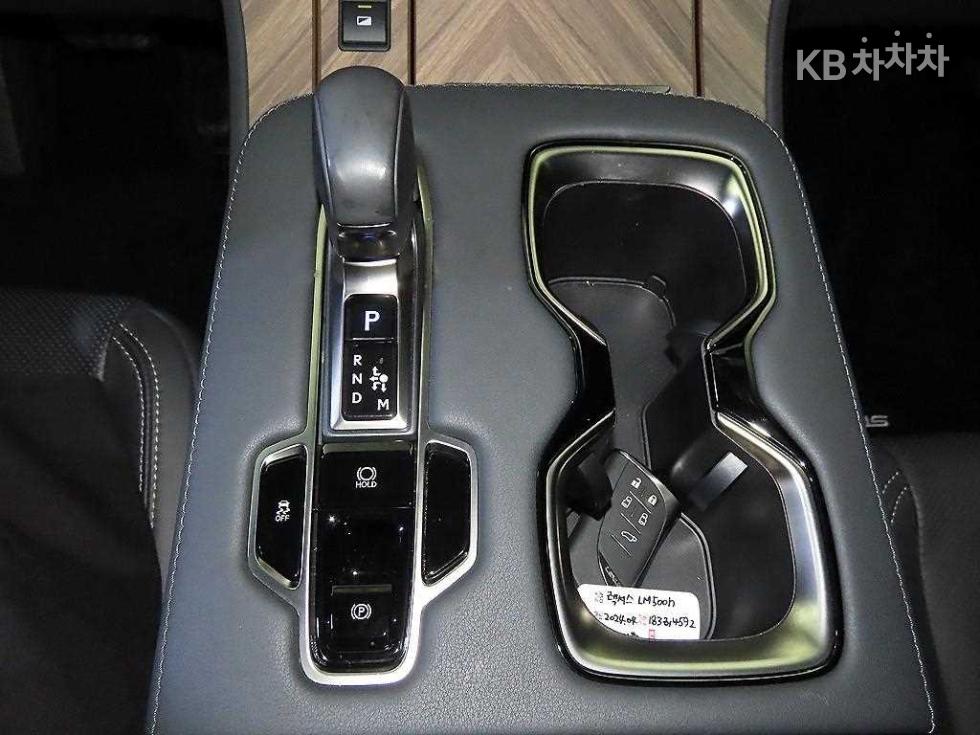 Lexus LM — miniaturë 12