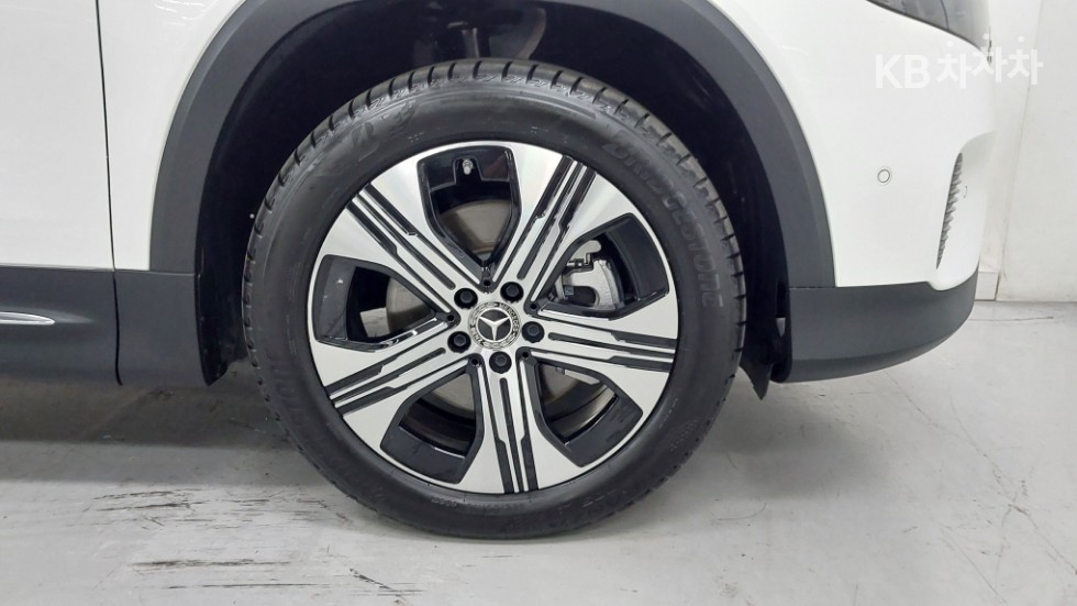 Mercedes-Benz EQB — miniaturë 7