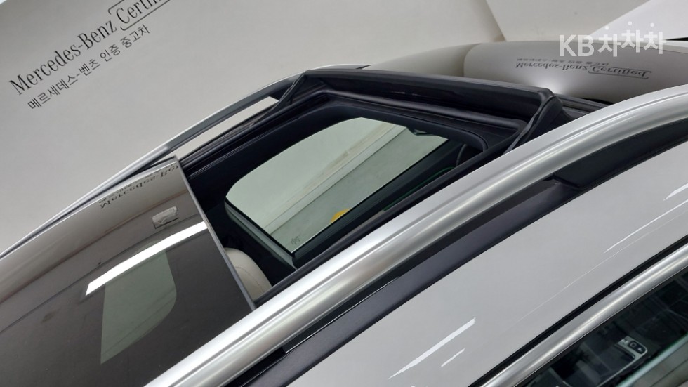 Mercedes-Benz EQB — miniaturë 9