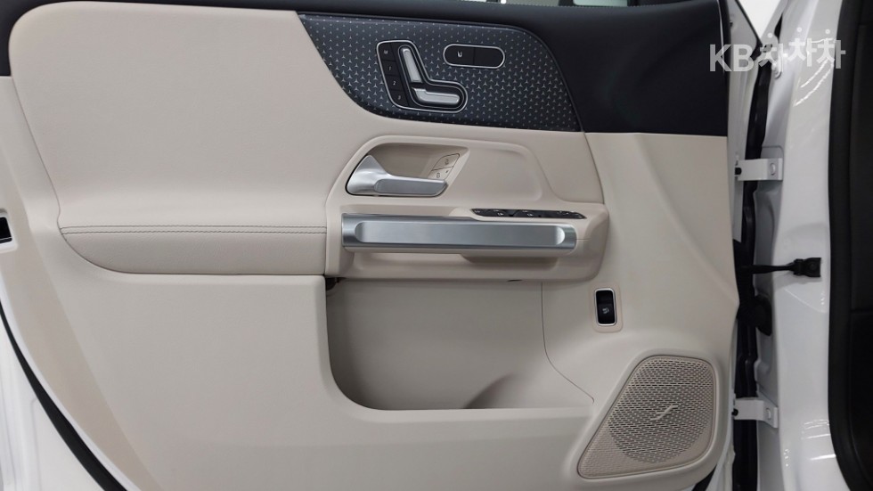 Mercedes-Benz EQB — miniaturë 15