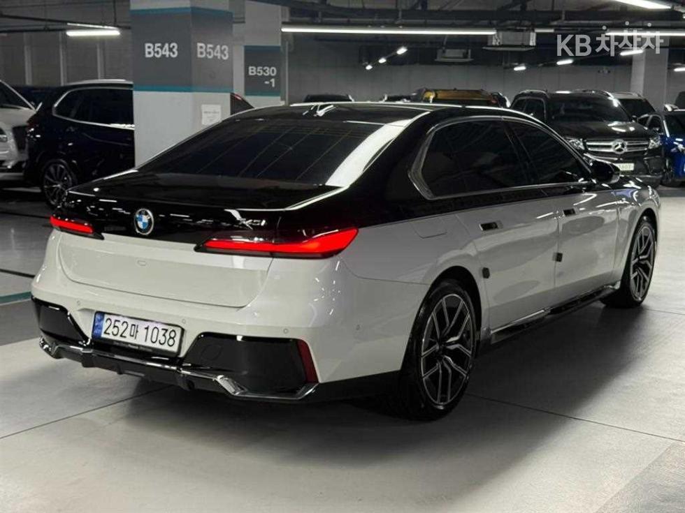 BMW 7er — miniaturë 5