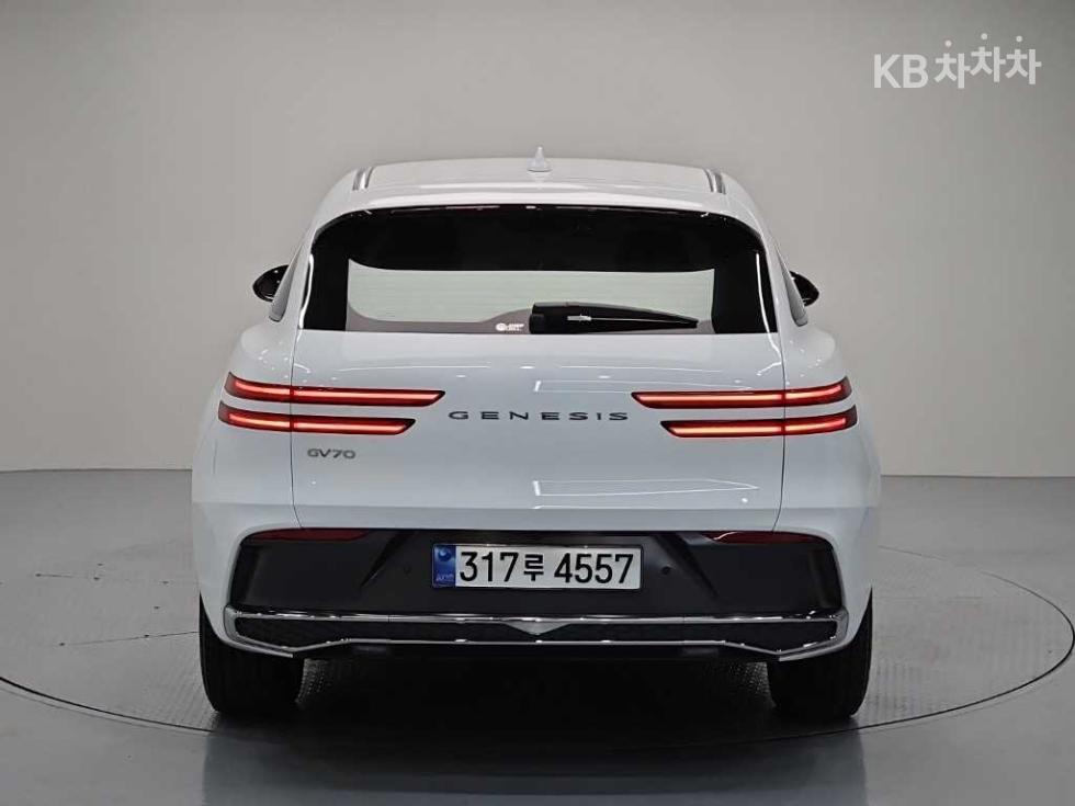2025 Genesis GV70 photo