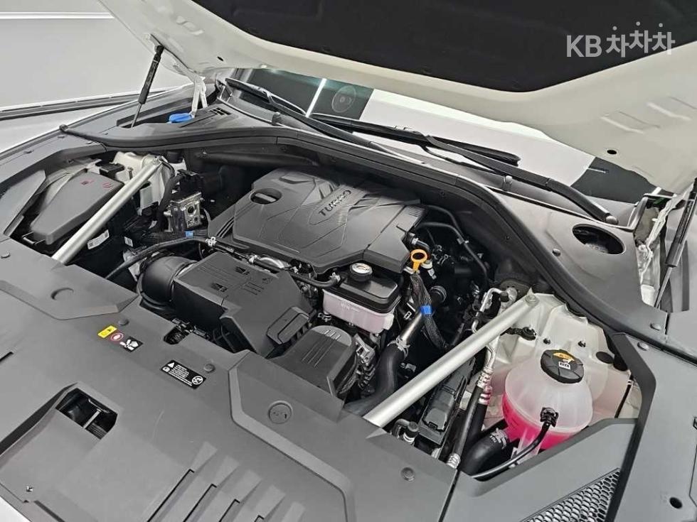 2025 Genesis GV70 photo