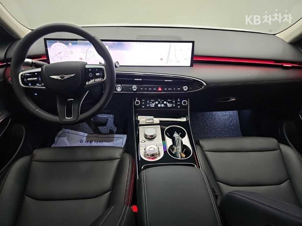 2025 Genesis GV70 photo