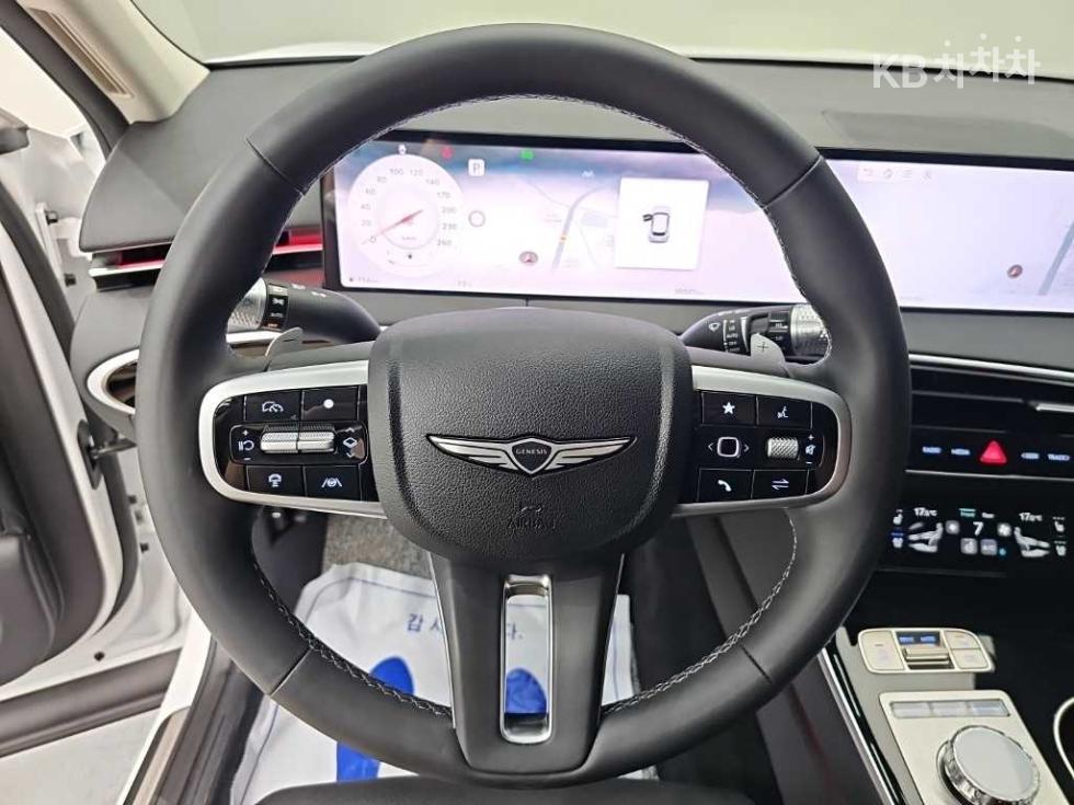 2025 Genesis GV70 photo