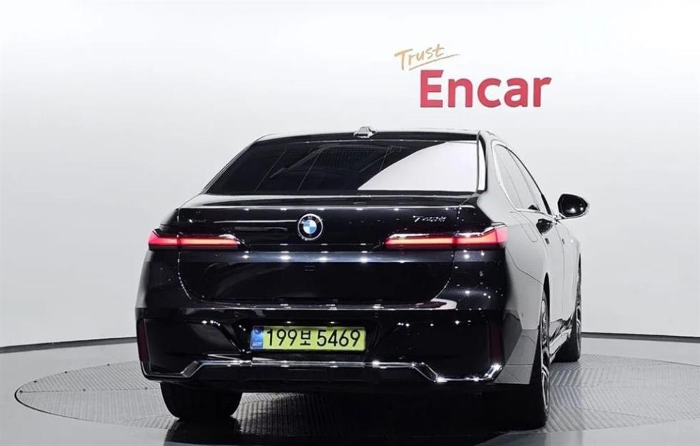 BMW 7er — miniaturë 4